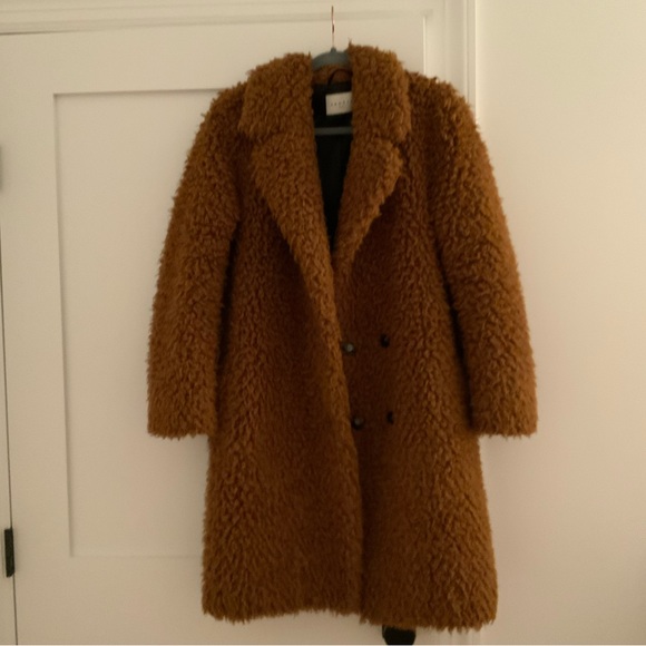 Sweater Weather🍁SANDRO
Faux Fur Coat - Picture 5 of 11